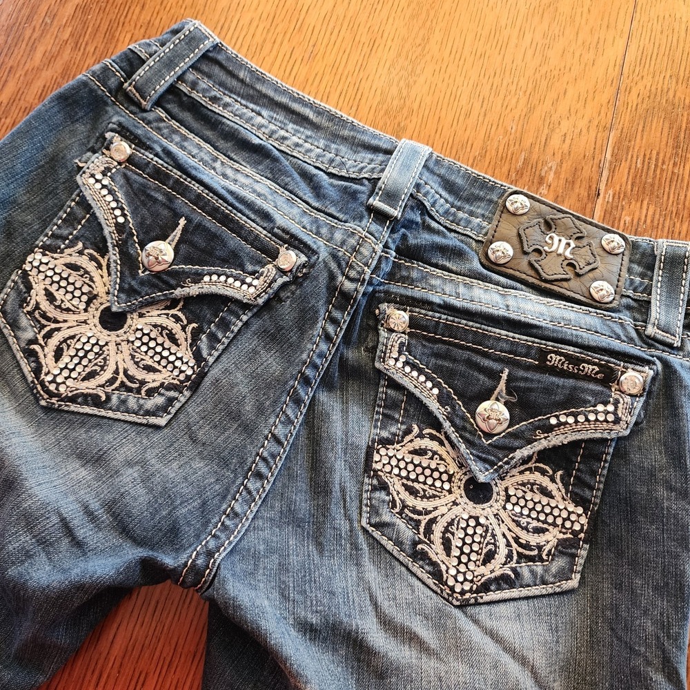 Miss Me‎ Womens Size 27 Mid Rise Skinny Jeans Embellished Bad Girl Flattering